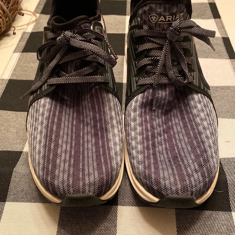 Arita tennis shoes size 8 women’s